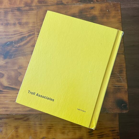 Vintage 1981 Rainy Day Surprises You Can Make Hardcover Book - Picture 9 of 10